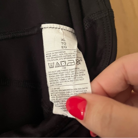 Old Navy elevate go dry capri legging - Picture 5 of 5